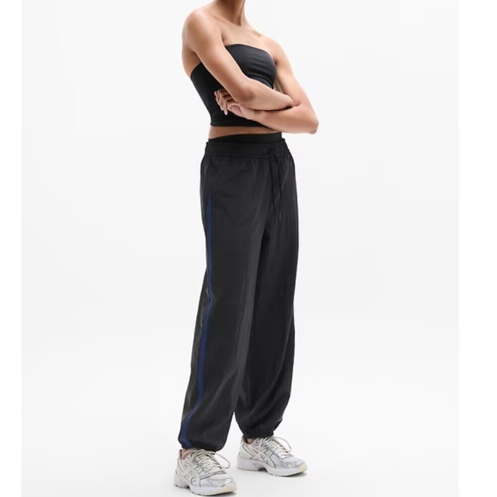 NWT Athleta Black Daybreak Mid Rise Parachute Pants S - Picture 5 of 6